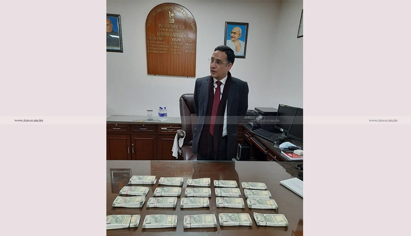 Delhi Customs - Smuggled Gold - Fake Indian Currency Notes - IGI Airport - 2 arrested - Taxscan